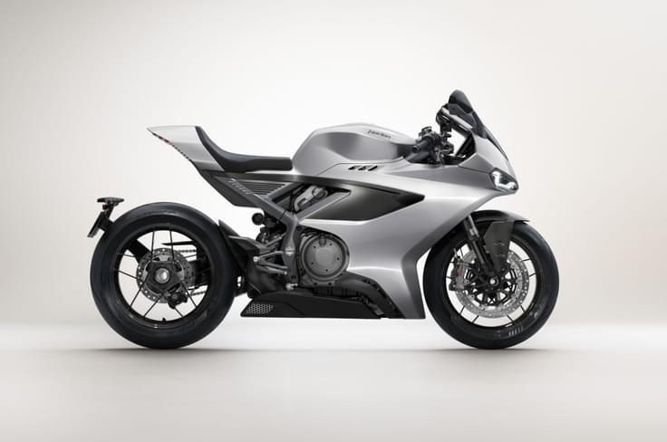 Underneath that sleek new bodywork is a new 72-degree, 1,200cc, liquid-cooled V4 engine Norton Manx R right side profile